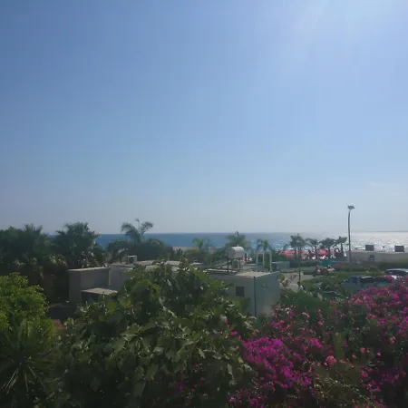 דירה Bright And Breezy Beachside