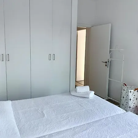 Bright And Breezy Beachside Apartment Limassol