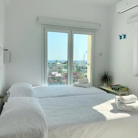 Bright And Breezy Beachside Apartment Limassol